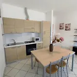 Cozy Flat With Patio ビビオーネ