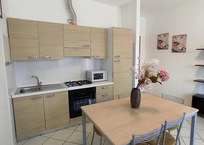 Cozy Flat With Patio Μπιμπιόνε