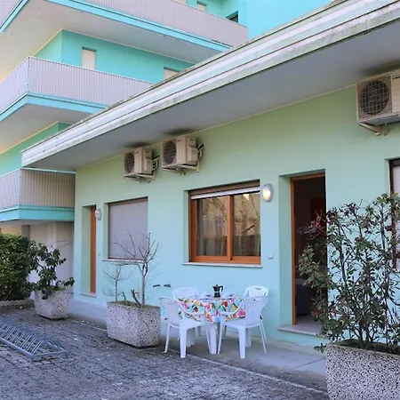 Cozy Flat With Patio Apartmán Bibione