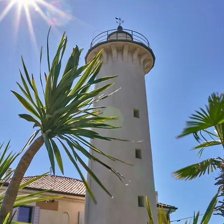Cozy Flat With Patio