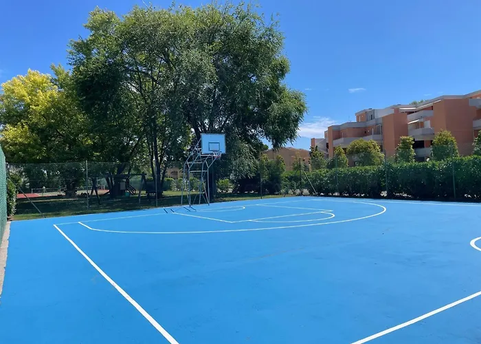 Cozy Flat With Patio